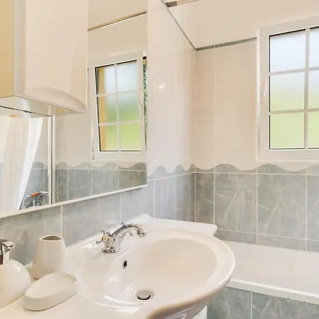 Nobrega By Madeira *