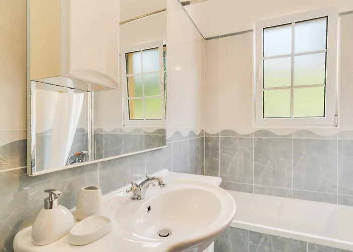 Nobrega By Madeira *